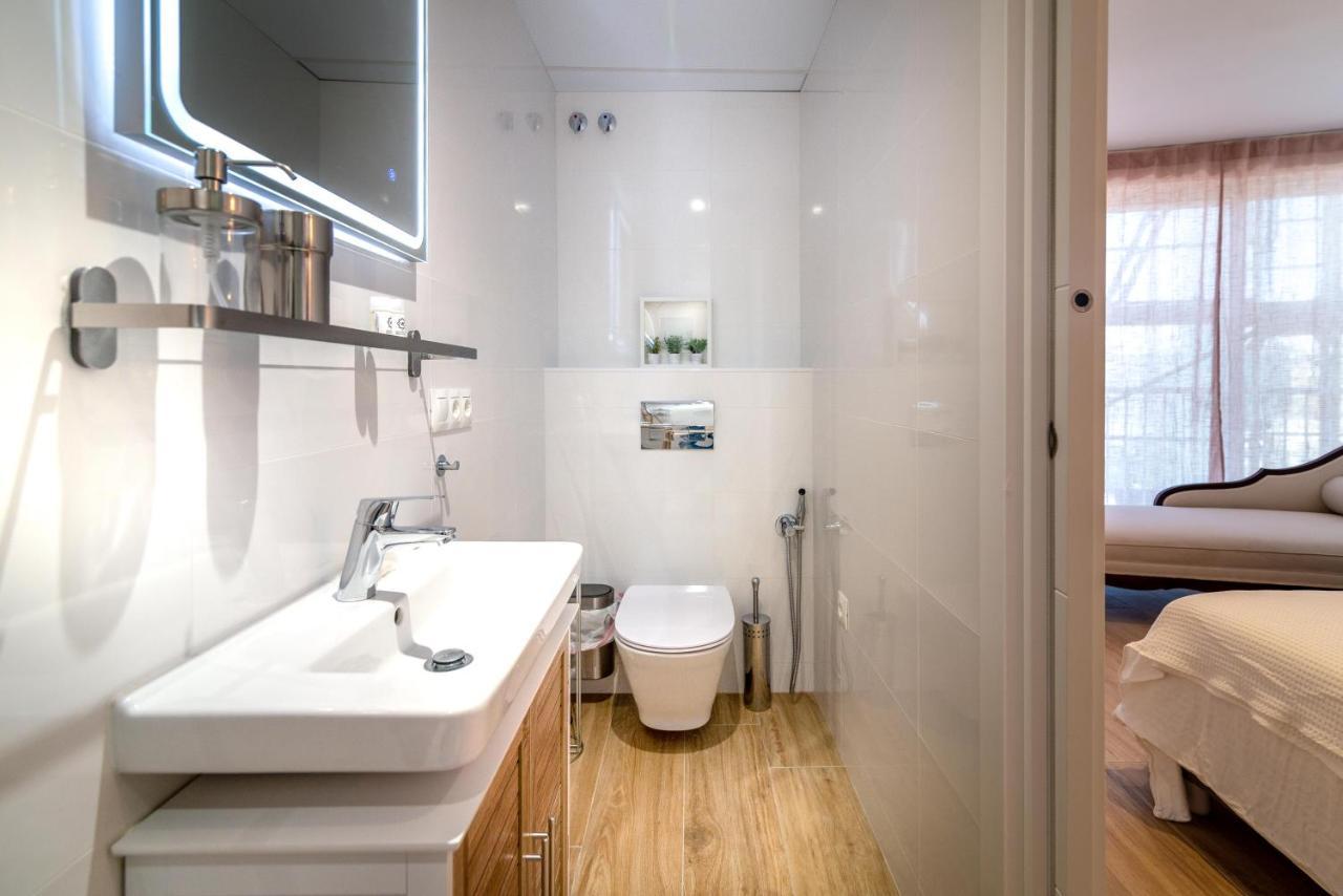 Vb Waterfront 2bdr In Apartment *